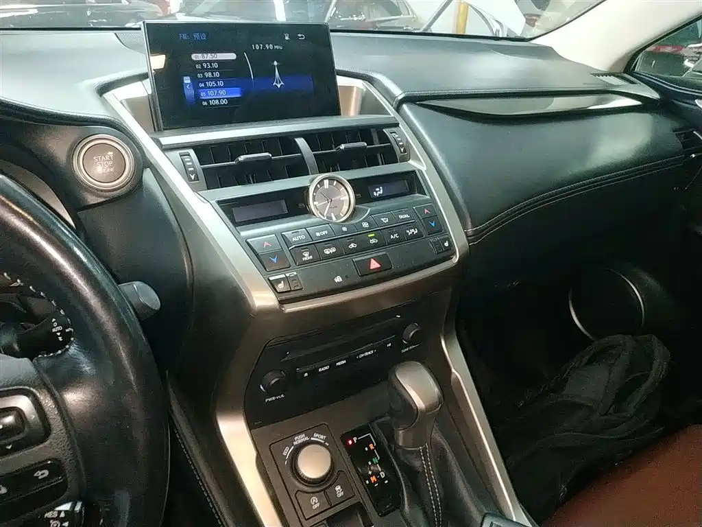 Lexus NX 2016 200 AWD F Sport фото 9