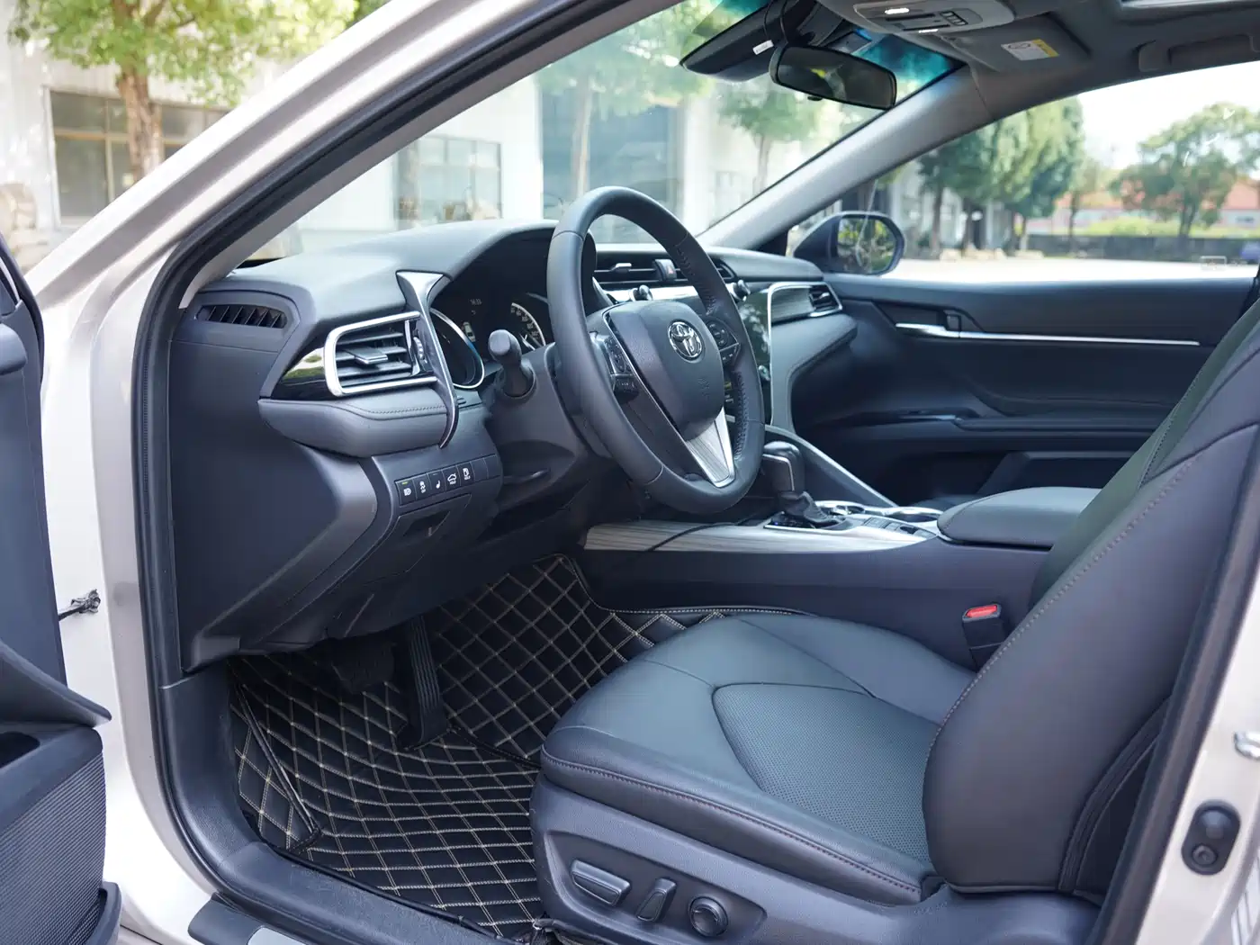 Toyota Camry 2019 Facelift Hybrid 2.5HG Luxury Edition фото 12