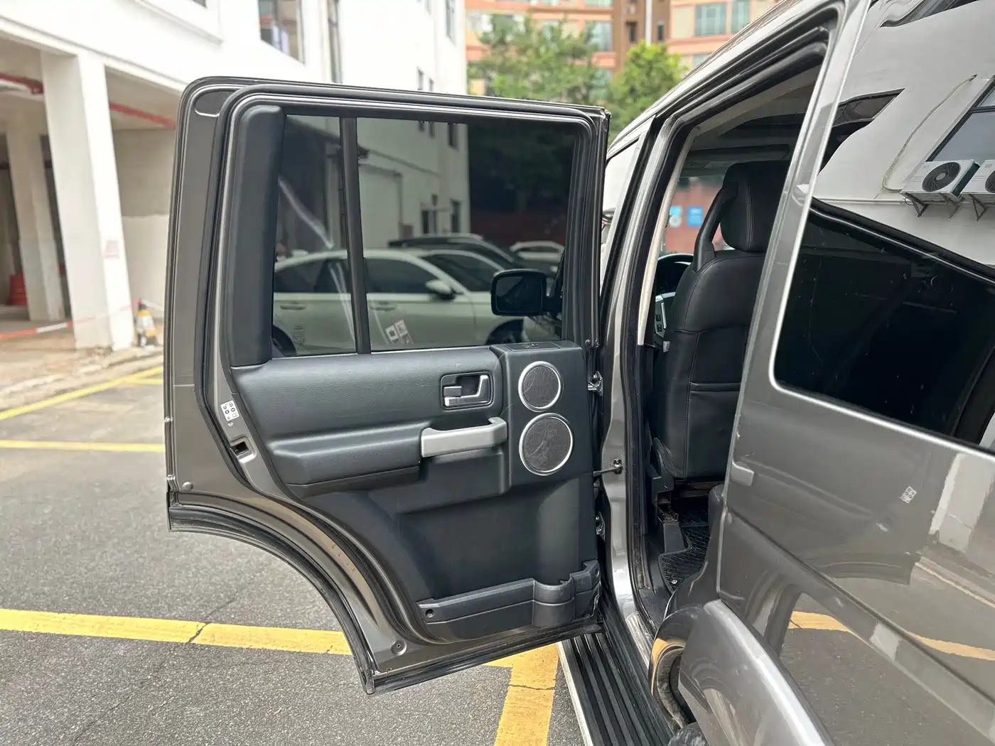 Land Rover Discovery 2009 Model 2.7 TDV6-S фото 12