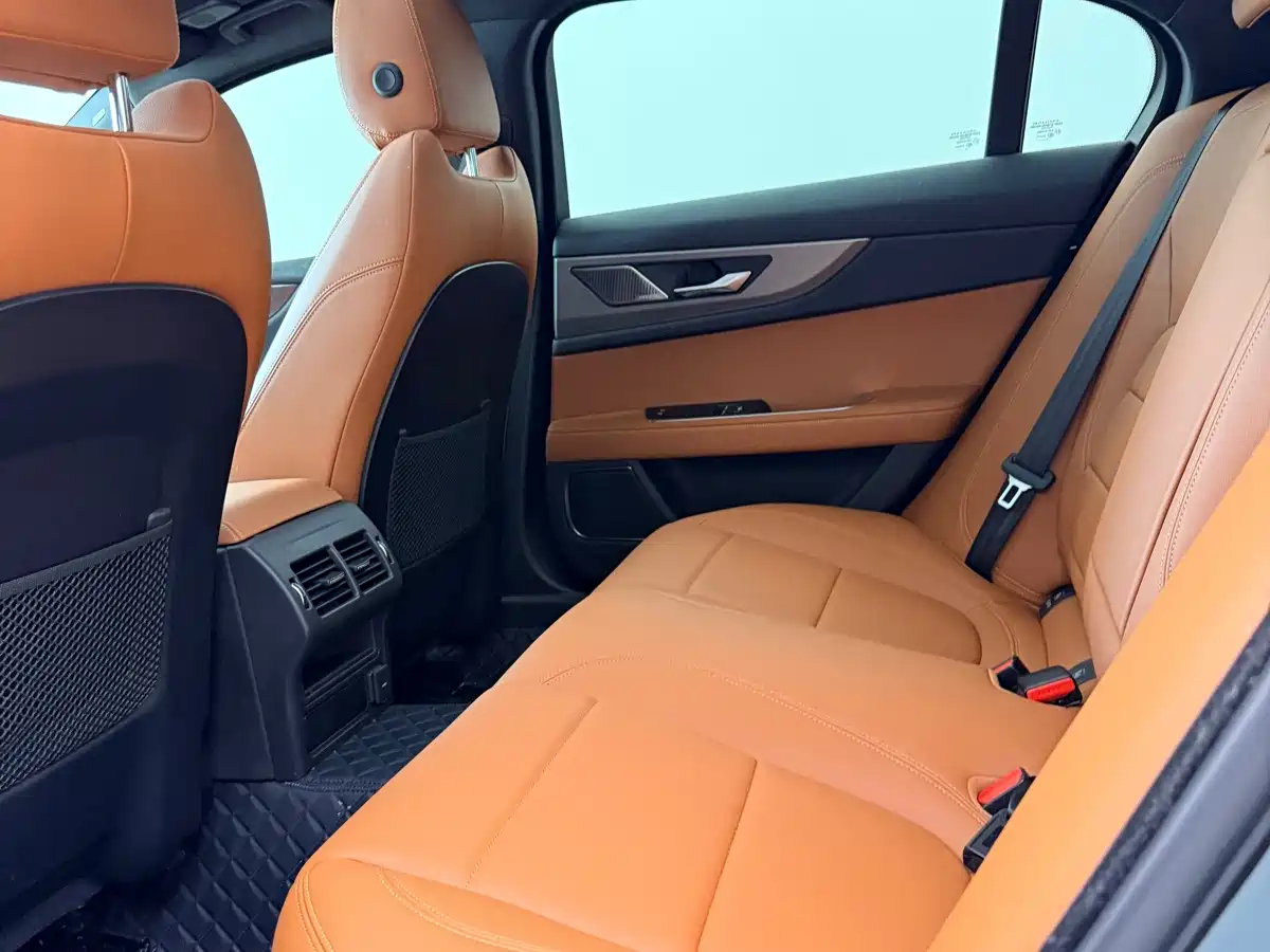 Jaguar XEL 2024 2024 Model 2.0T 250PS R-DYNAMIC S Gloss Black Sport Edition