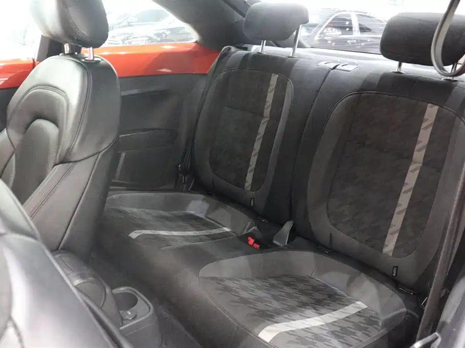 Volkswagen Beetle 2018 180TSI Joy Orange Edition фото 8