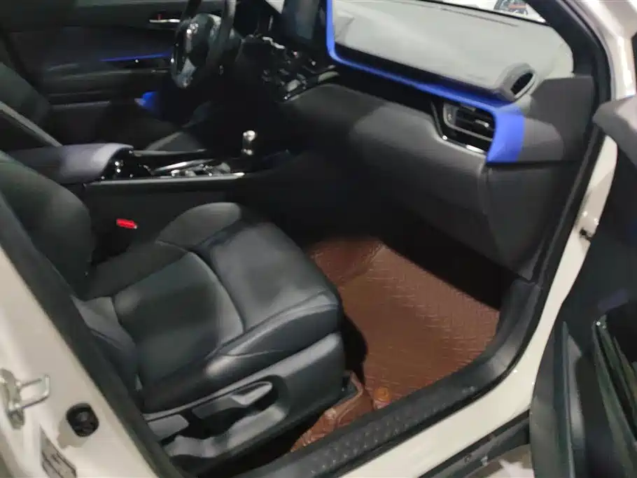 Toyota IZOA 2018 2.0L Glamour Sunroof Edition China VI фото 8