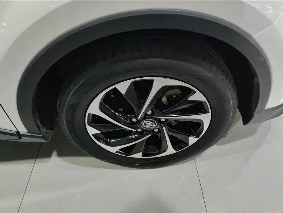 Toyota IZOA 2018 2.0L Glamour Sunroof Edition China VI фото 6