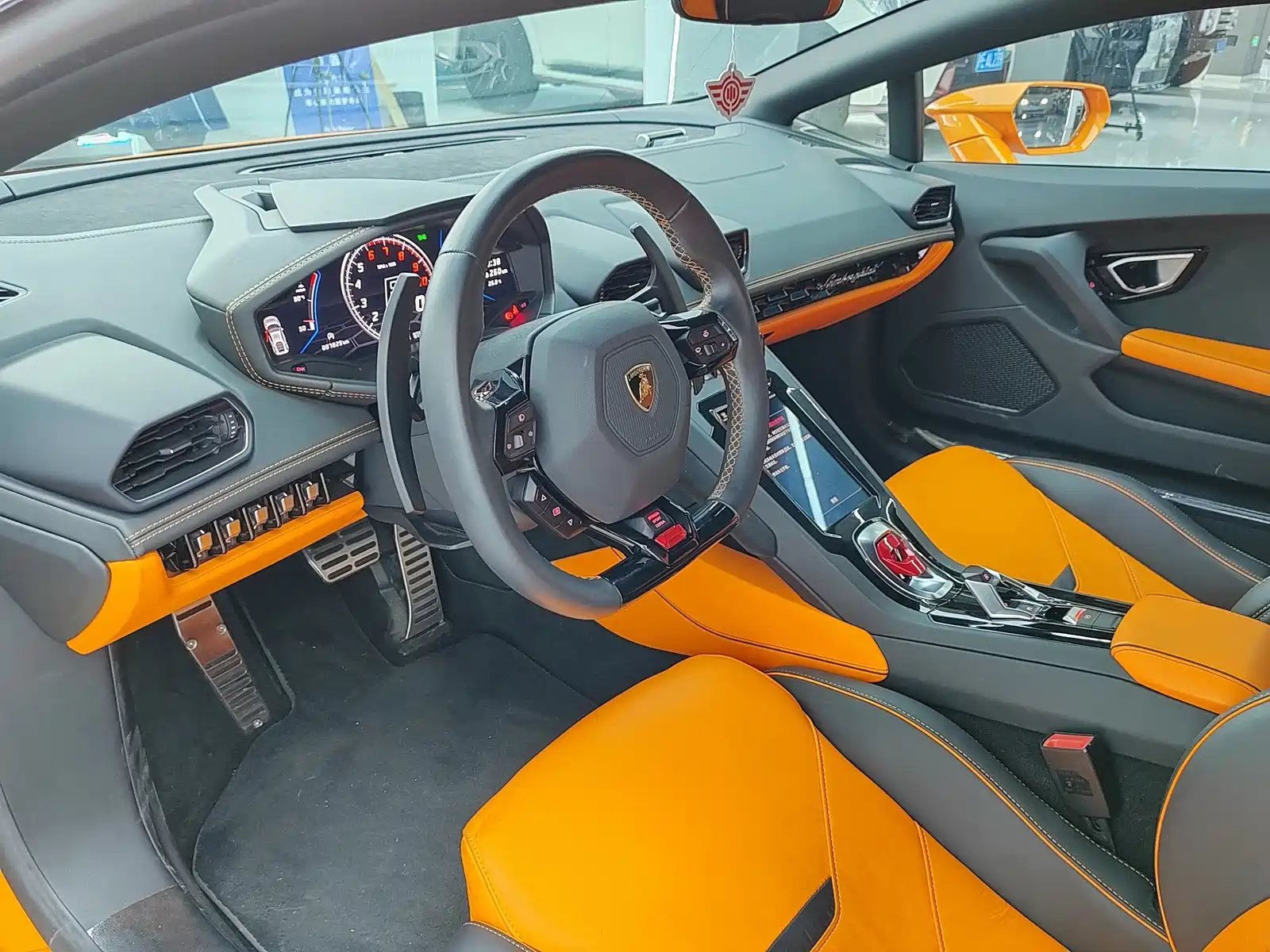Фото 27 - Lamborghini Huracán