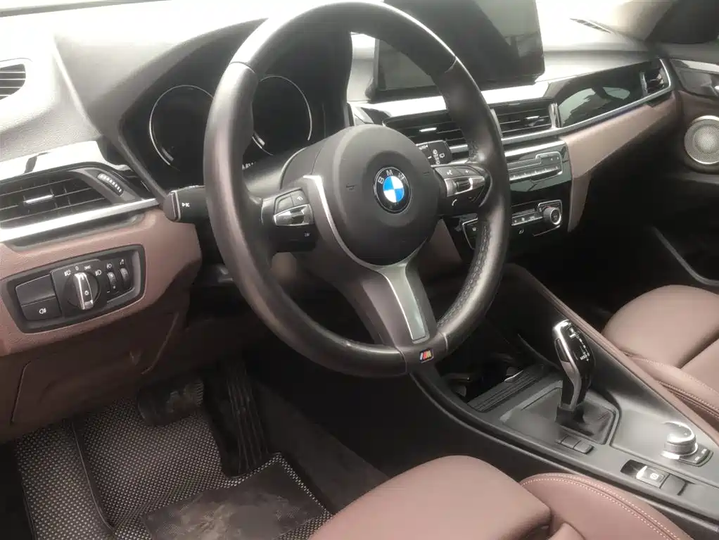 BMW X1 2022 sDrive25Li Leading фото 12
