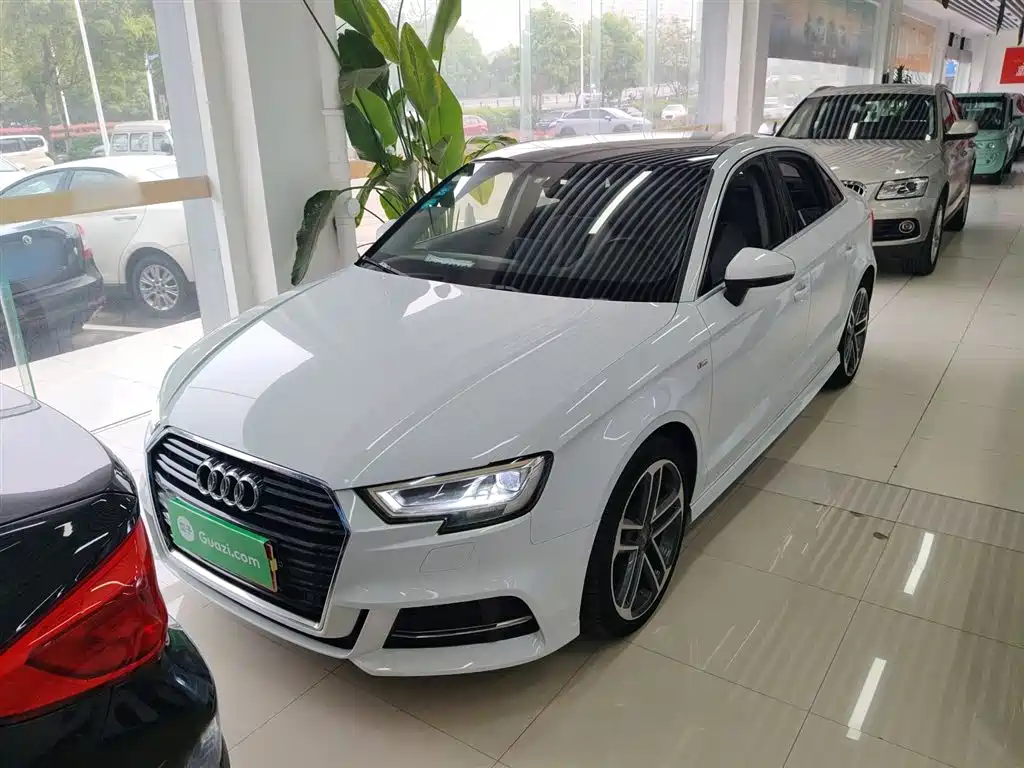 Audi A3 2018 30th Anniversary Limousine 35 TFSI Sport фото 2