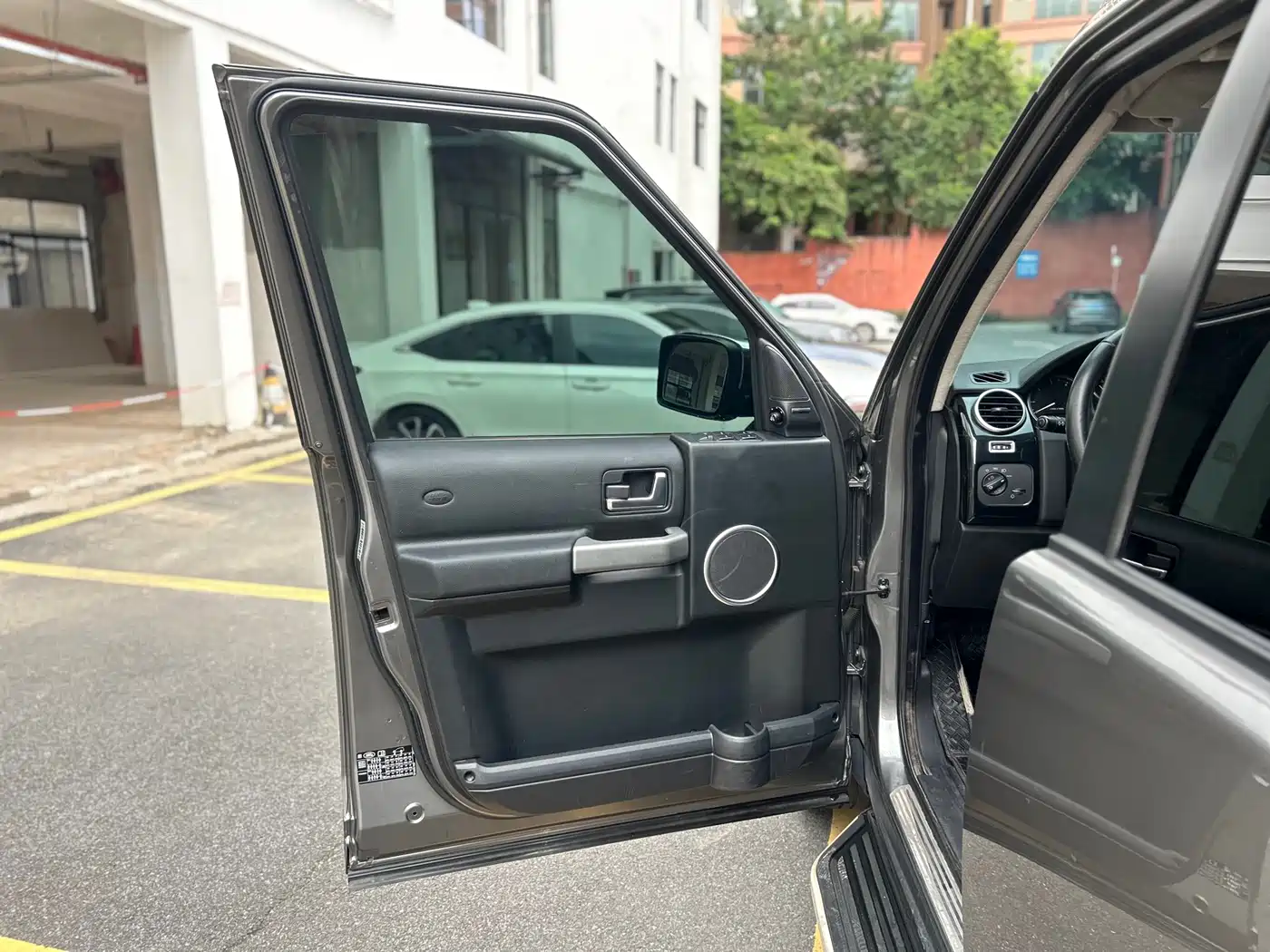Land Rover Discovery 2009 Model 2.7 TDV6-S фото 9