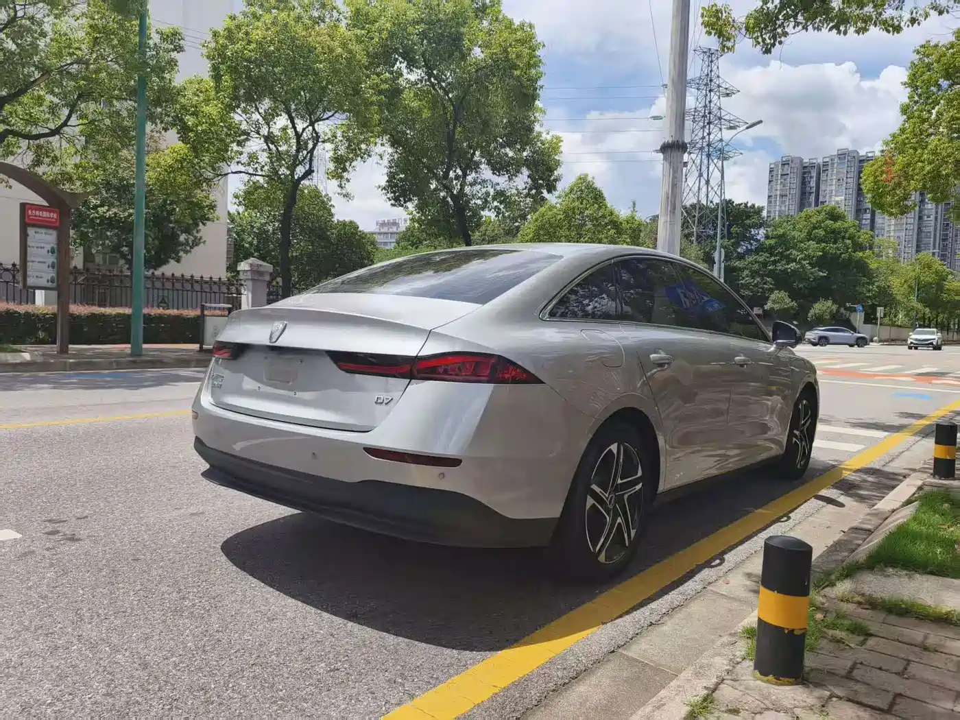 Roewe D7 2023 2023 DMH 125km Flagship Edition