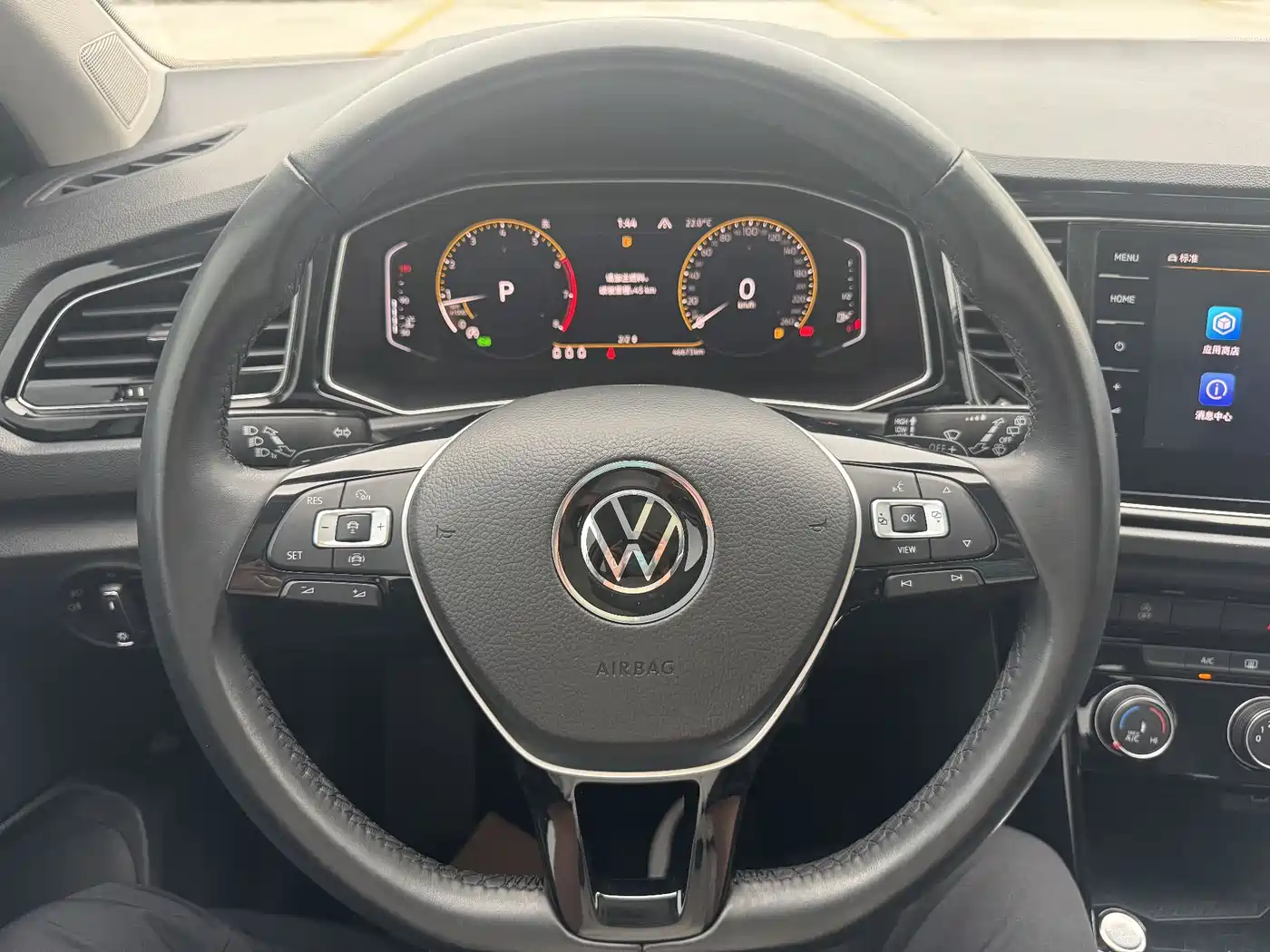 VOLKSWAGEN T-ROC EXPLORING SONGS