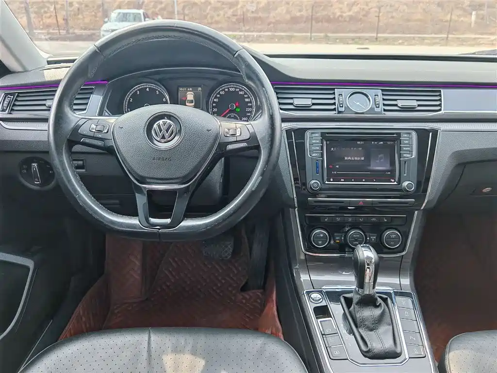 Volkswagen Passat 2017 380TSI DSG Luxury фото 15
