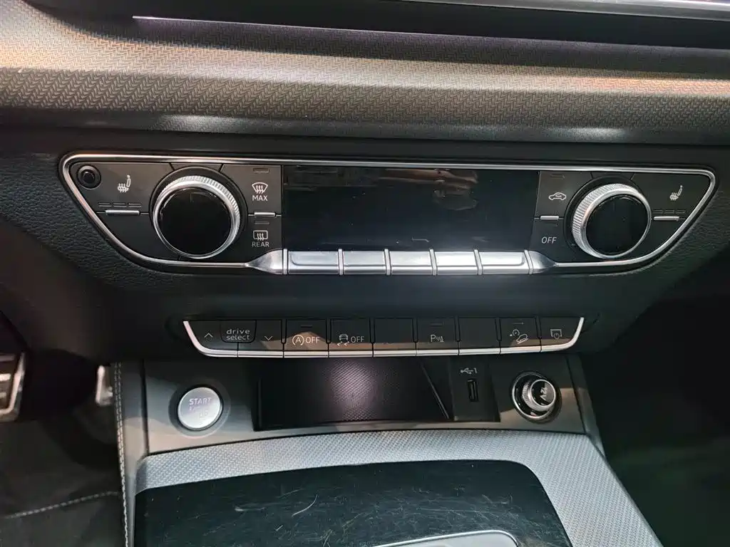 Audi Q5L 2024 Model 40 TFSI Luxury Dynamic фото 12