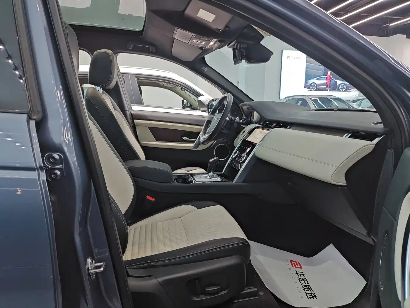Land Rover Discovery Sport 2022 Model 249PS R-Dynamic S Performance Edition 5-Seater фото 9