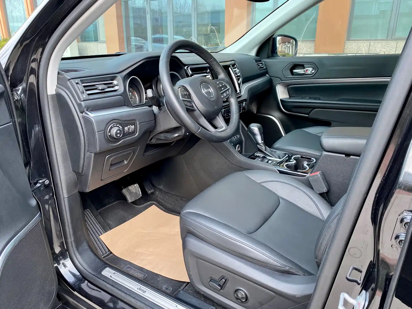 JEEP GRAND COMMANDER