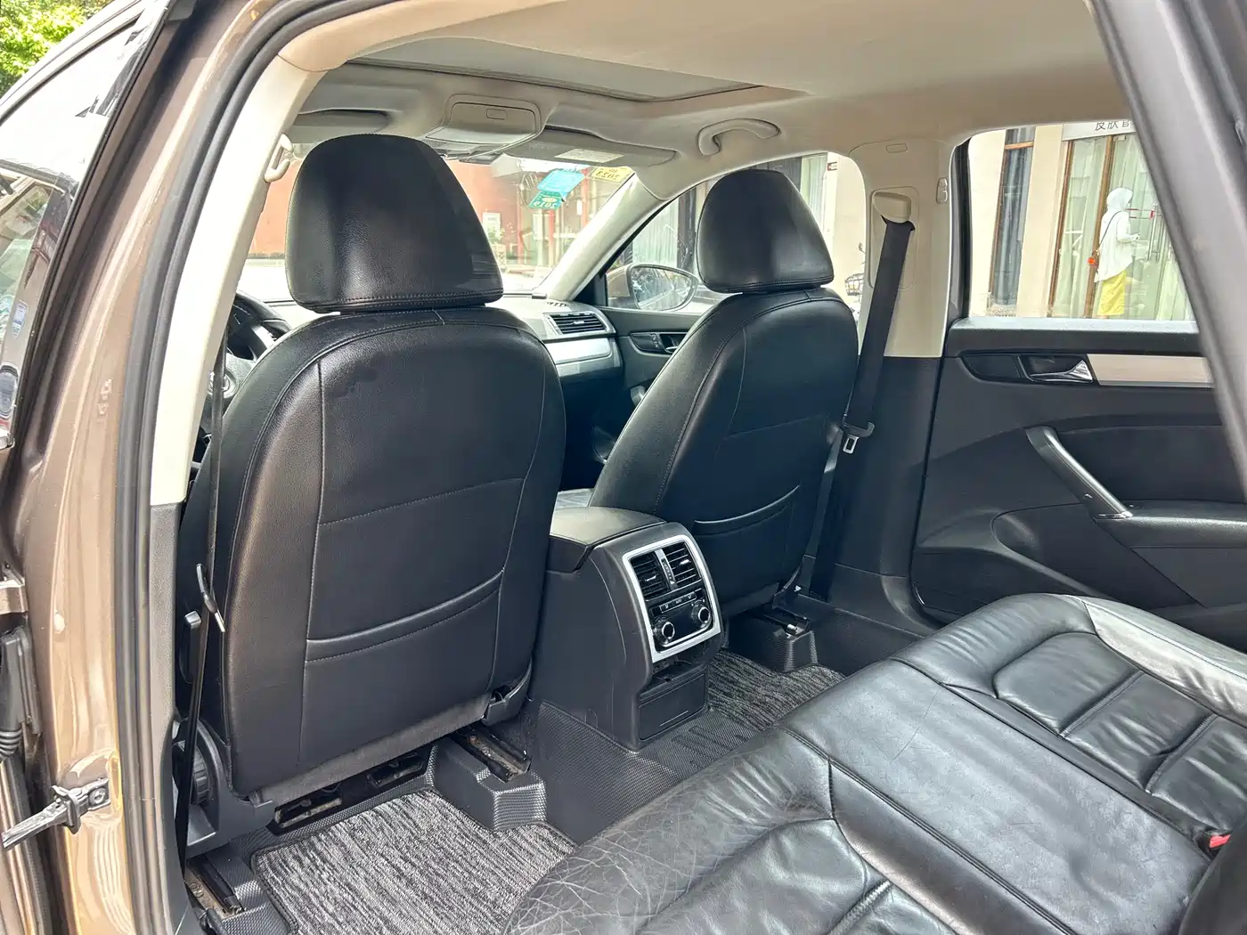 Volkswagen Passat 2014 1.8TSI DSG Luxury Edition фото 13