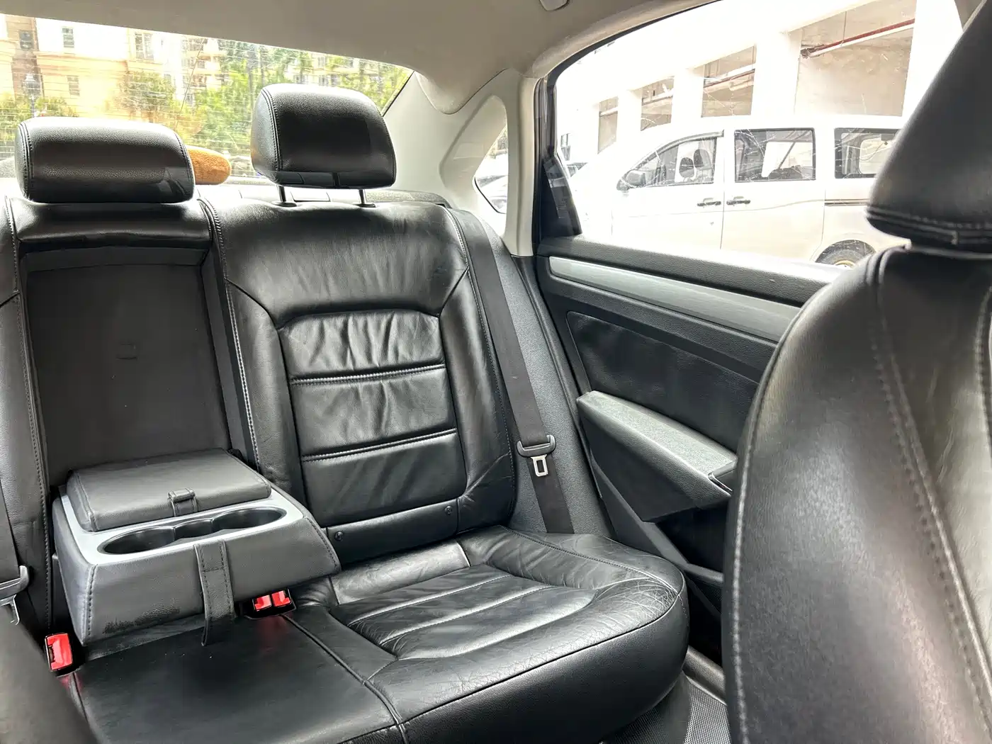 Volkswagen Passat 2014 1.8TSI DSG Luxury Edition фото 33