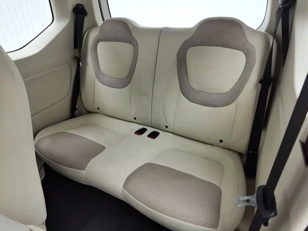 Photo 15 - Wuling Motors Hongguang MINIEV