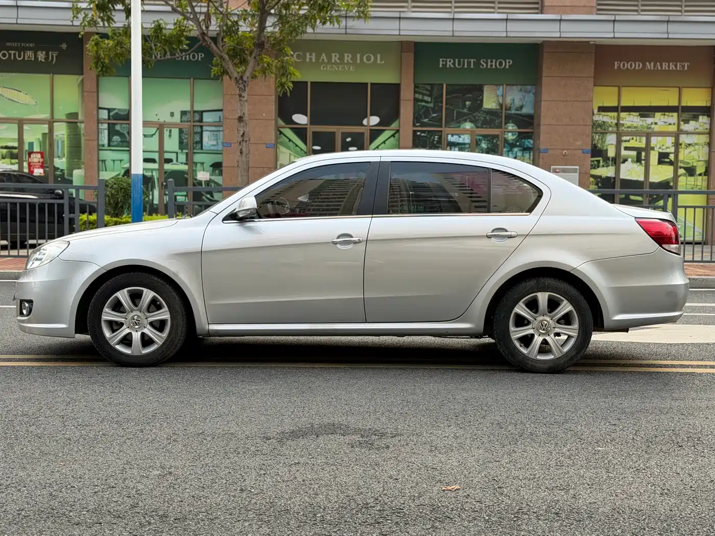 Volkswagen Lavida 2011 1.6L Automatic Pinya Edition фото 11