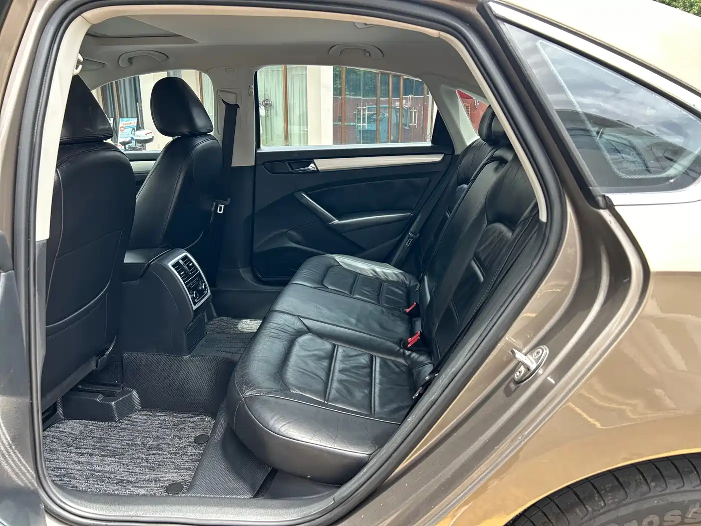 Volkswagen Passat 2014 1.8TSI DSG Luxury Edition фото 14