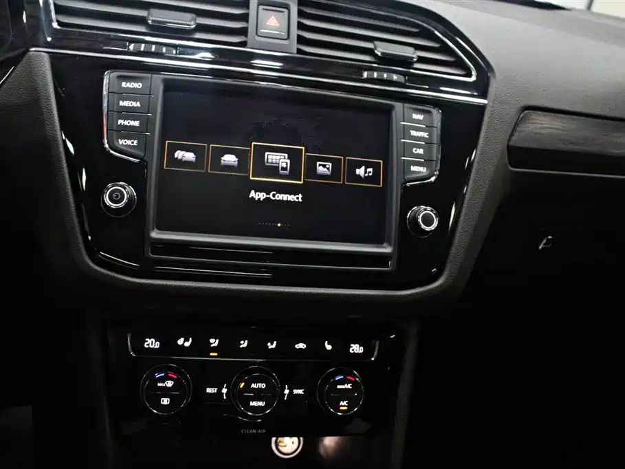 Volkswagen Tiguan L 2017 330TSI Automatic 2WD Luxury Edition фото 7