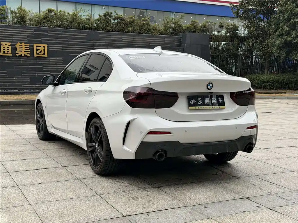 BMW 1 Series 2023 125i M Sport Shadow Edition фото 9