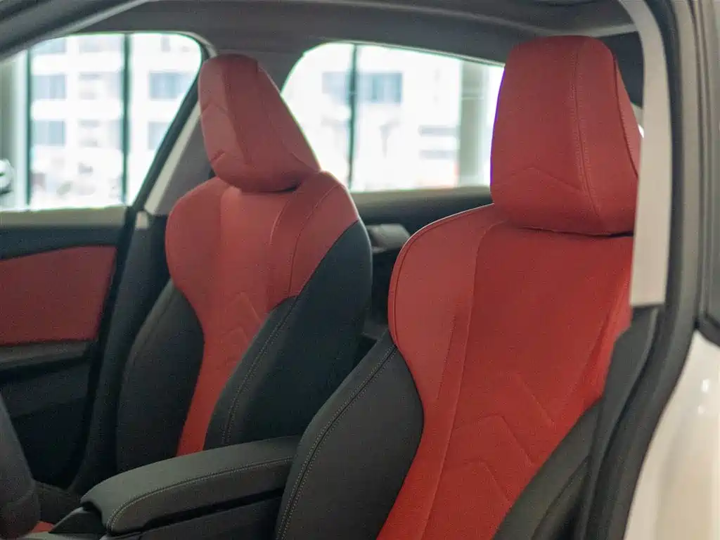 BMW 2 Series 2025 225L M Sport Package фото 11