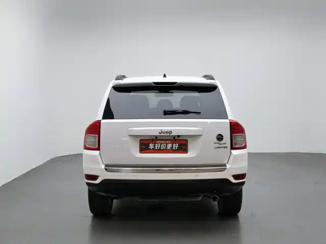 Jeep Compass (Import) 2013 2.0L FWD Luxury — фото 4