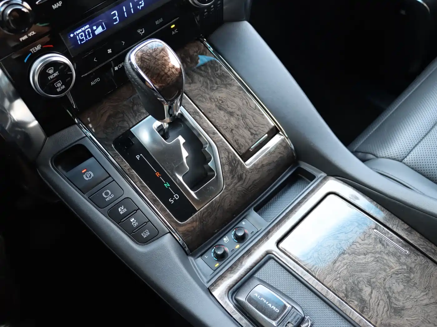 Toyota Alphard 2021 Hybrid 2.5L Premium фото 8
