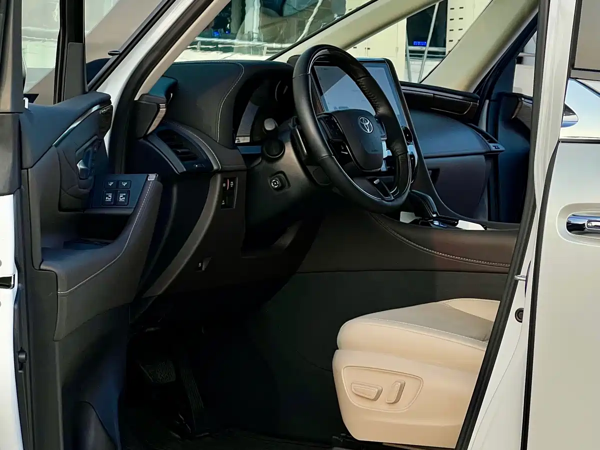 Toyota Alphard 2024 Hybrid 2.5L Ultimate Enjoyment Edition фото 4