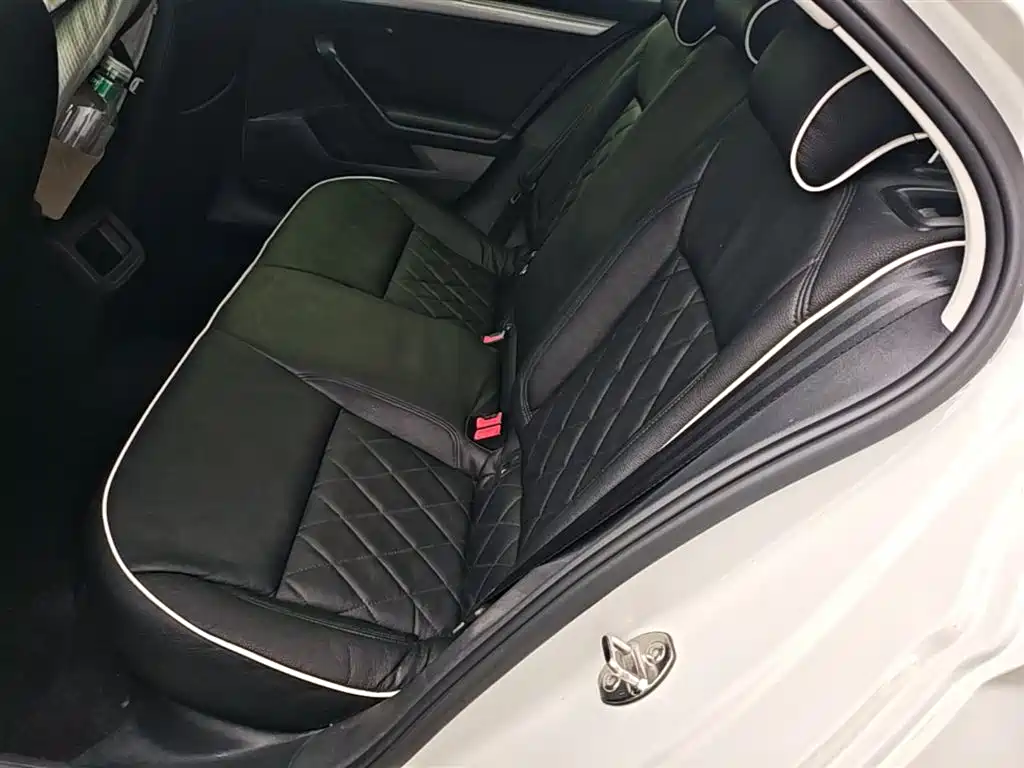 Volkswagen Lamando 2015 230TSI DSG Style фото 17