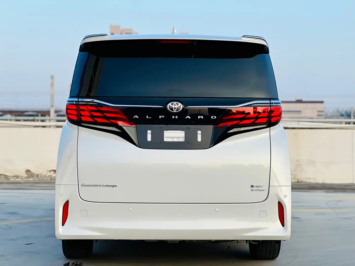 Toyota Alphard 2024 Hybrid 2.5L Ultimate Enjoyment Edition фото 11