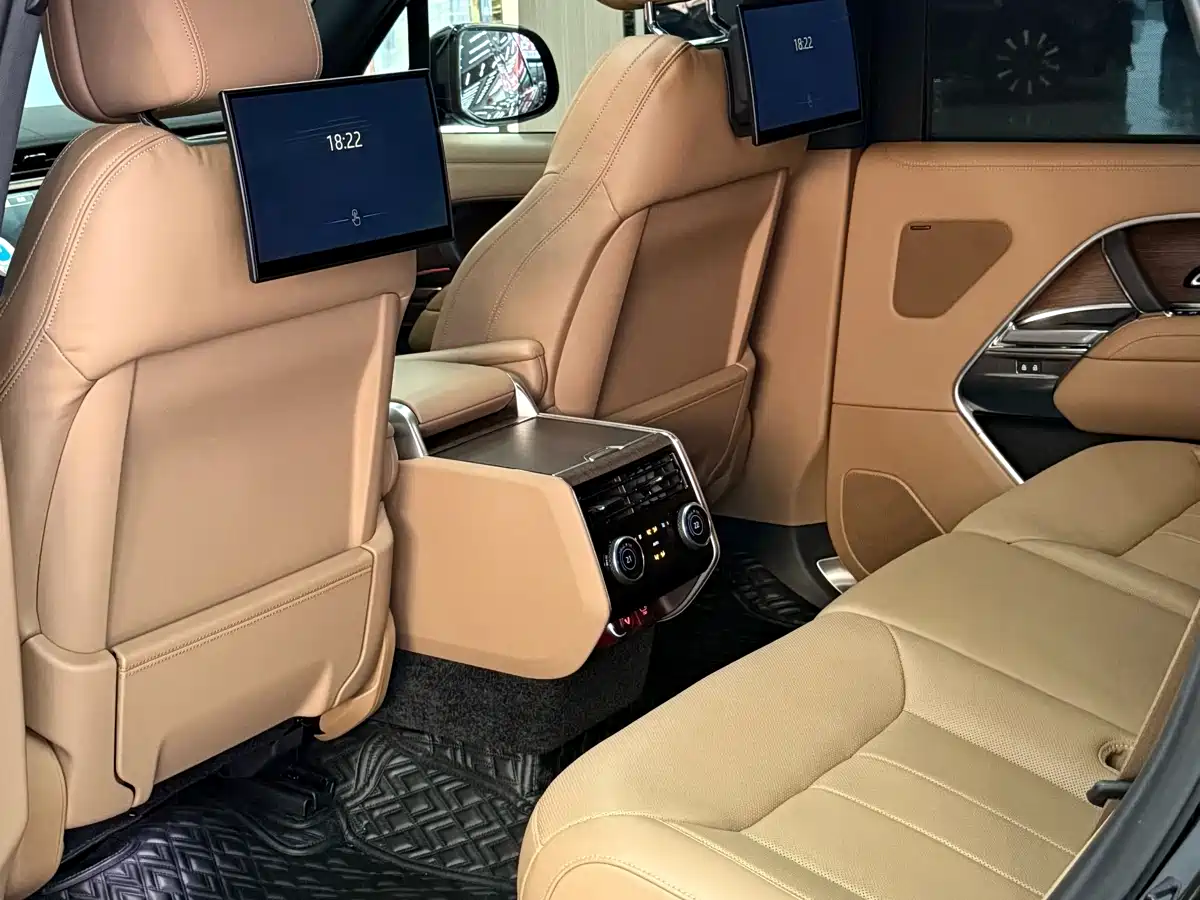 Land Rover Range Rover 2023 Facelift 3.0 L6 400PS Prosperity Extended Version фото 10