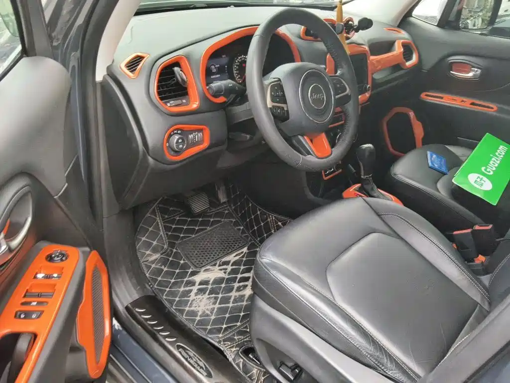 Photo 12 - Jeep Renegade