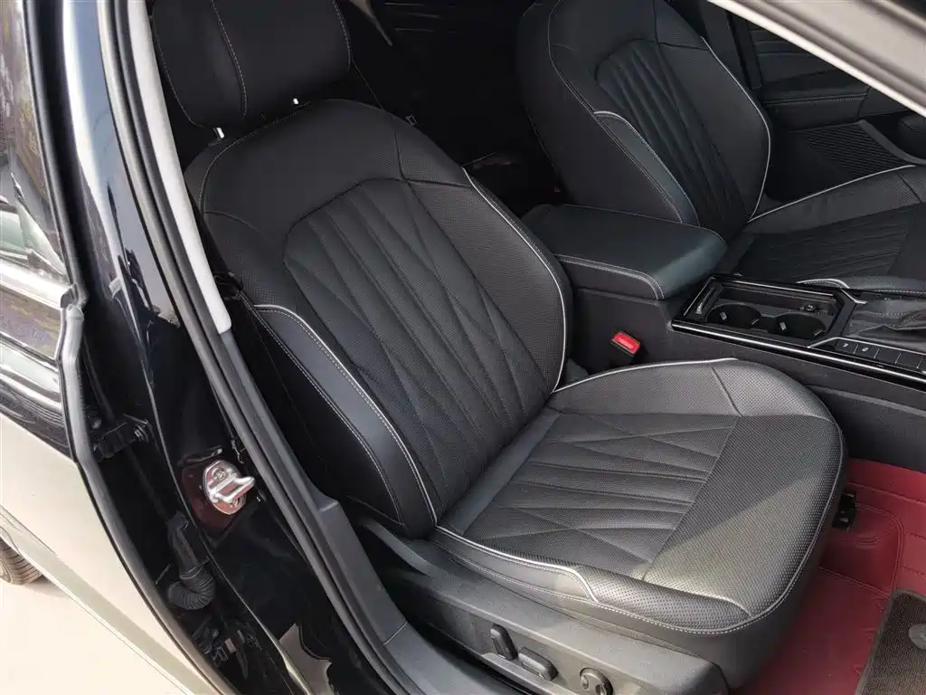 Volkswagen Passat 2022 330TSI Luxury Edition фото 20
