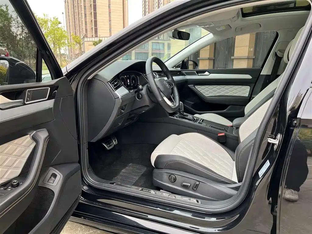 Volkswagen Magotan 2023 Model 2 Million Commemorative Edition 330TSI DSG Luxury фото 6