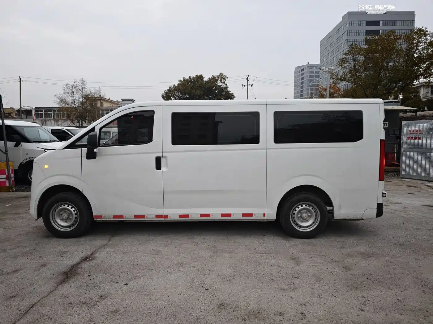 CHANGAN ACROSS THE STARLIGHT EV