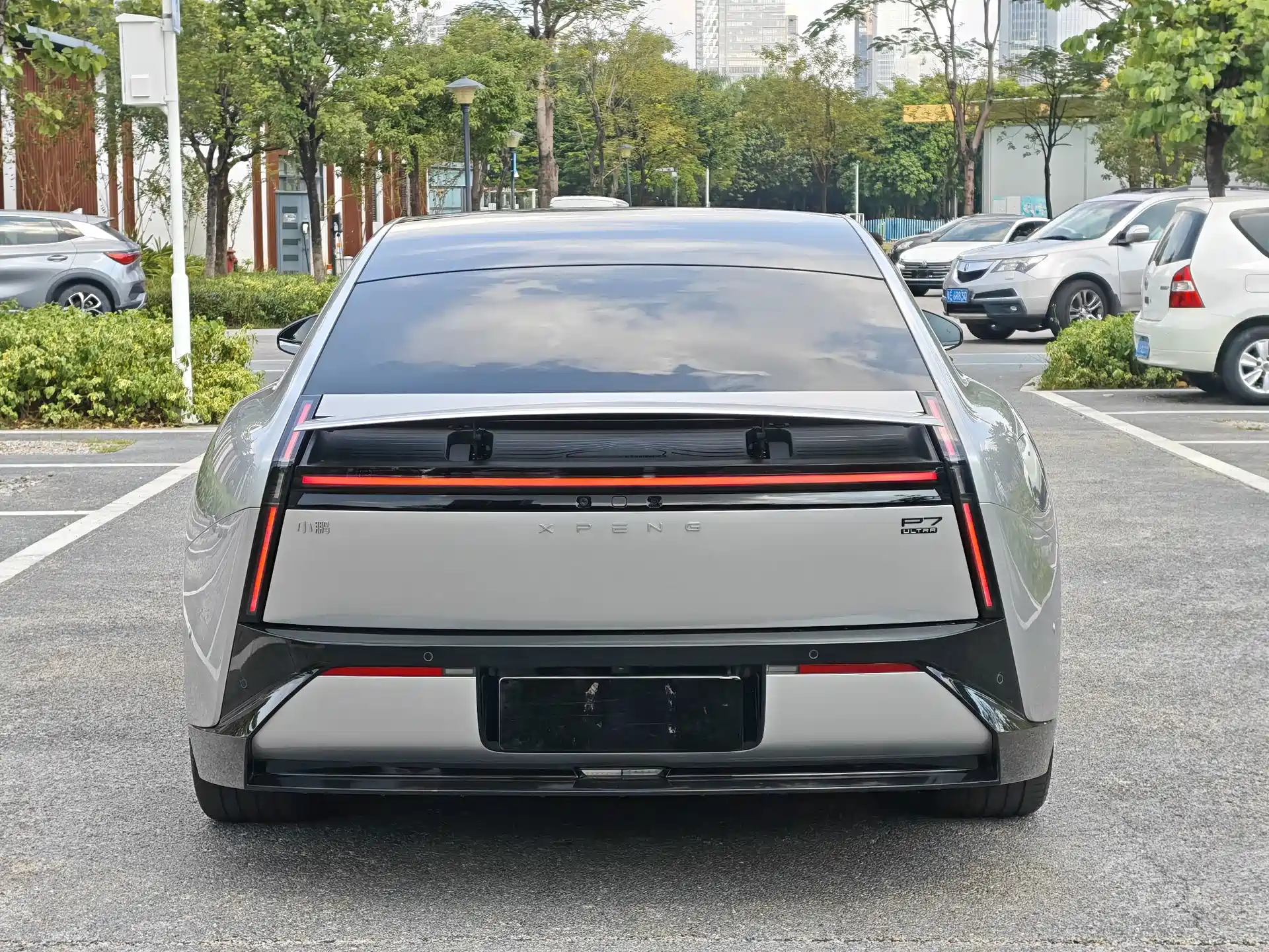 Фото 21 - XPeng P7