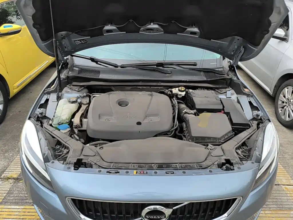 Фото 20 - Volvo V40