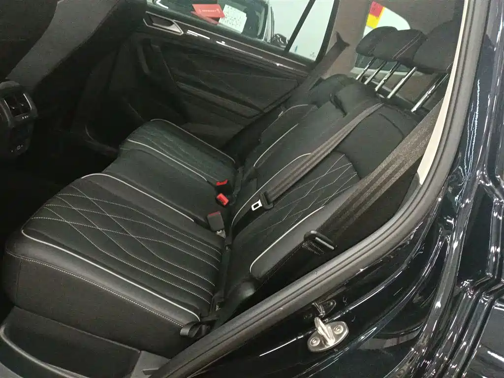 Volkswagen Tiguan L 2024 Outstanding 330TSI Auto 2WD R-Line Dragon Glory Edition фото 17