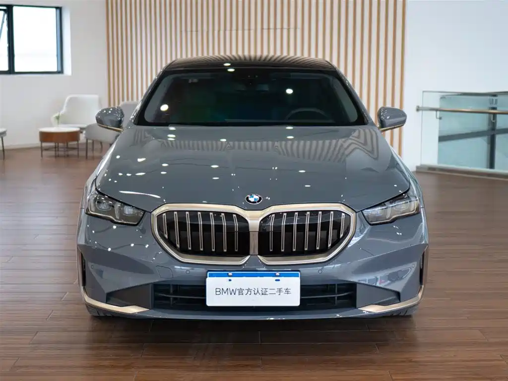 BMW 5 Series 2024 530Li Premium Luxury Package фото 3