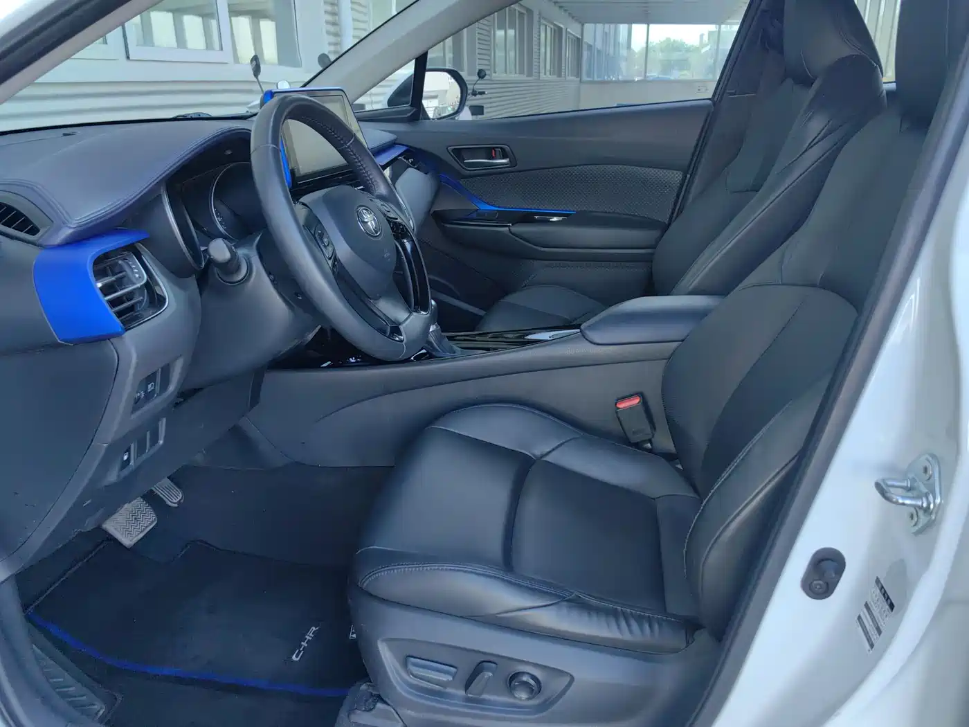 Toyota C-HR 2022 2.0L Leading Edition фото 9