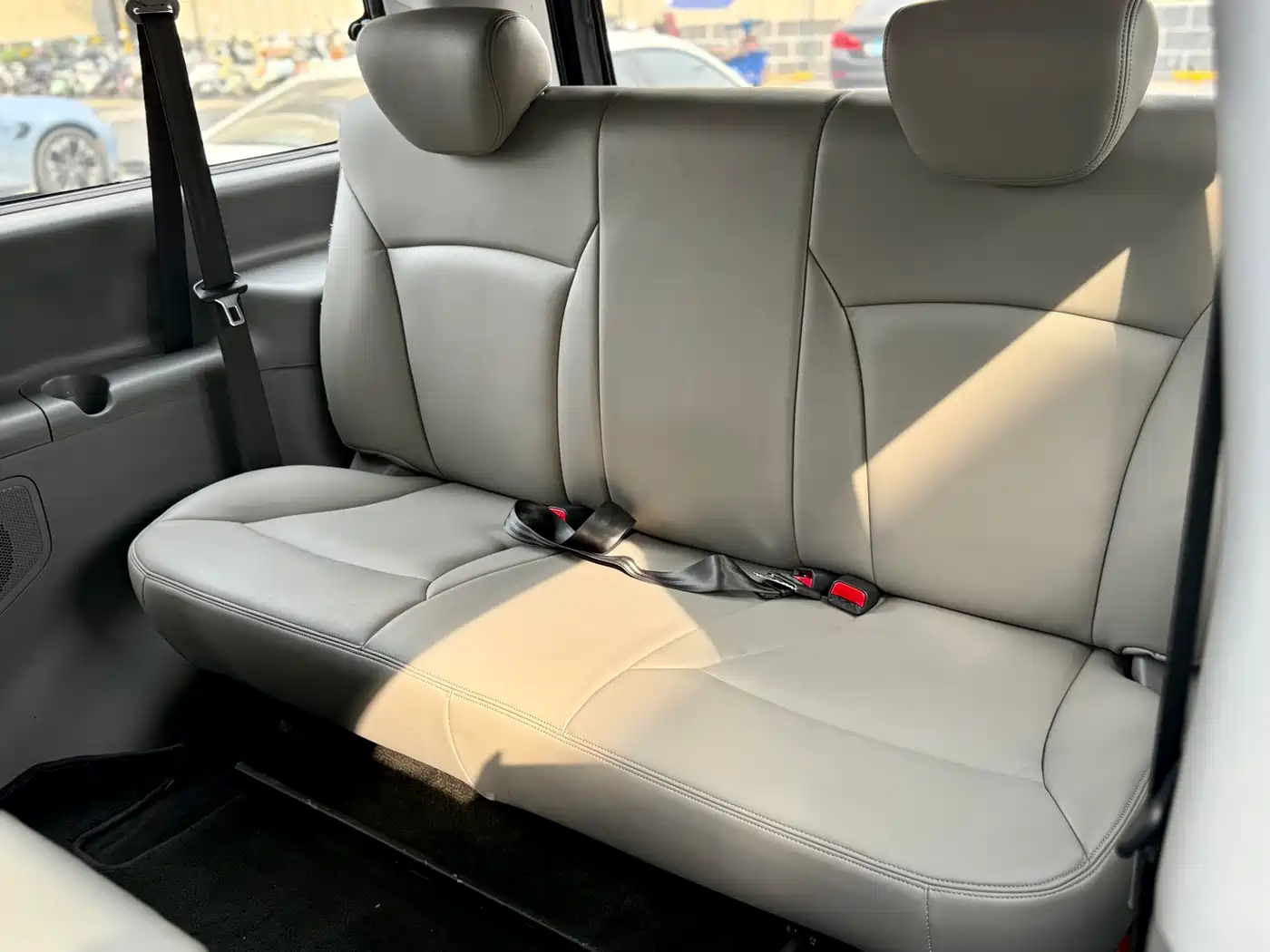 Hyundai H-1 Grand Starex 2011 2.4L Luxury Edition фото 12