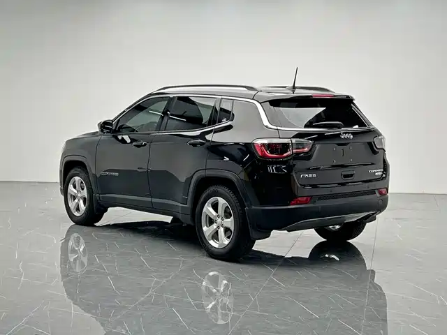 Jeep Compass 2017 200T Automatic Family Edition — фото 4