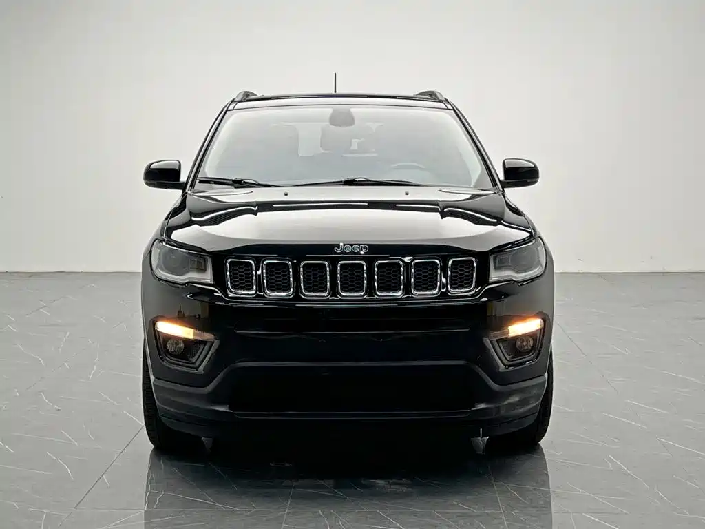 Фото 2 - Jeep Compass