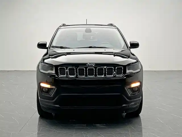 Jeep Compass 2017 200T Automatic Family Edition — фото 2