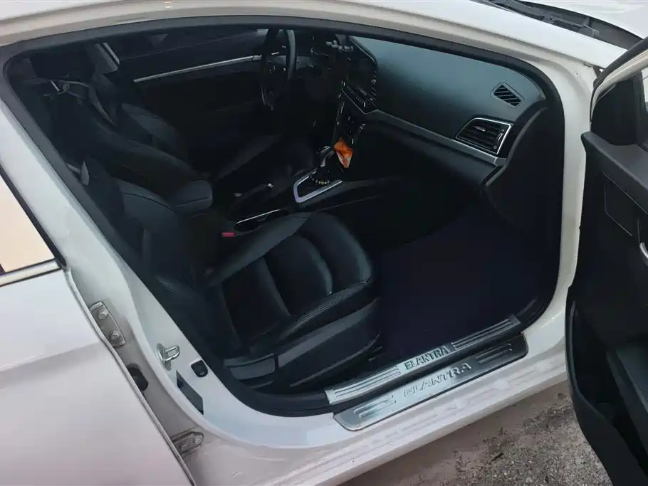 Hyundai Elantra 2016 Model 1.6L Automatic Smart Elite фото 8