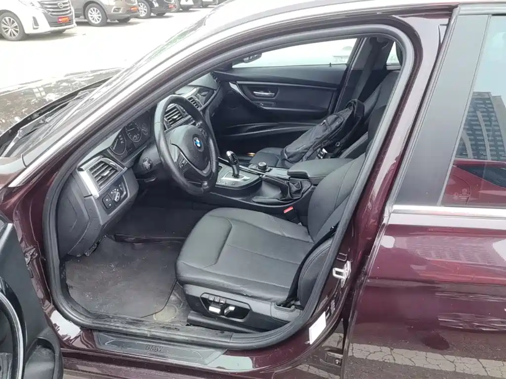 Photo 15 - BMW 3 Series