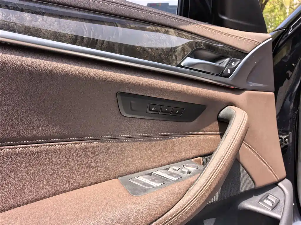 BMW 5 Series 2020 525Li M Sport Package фото 16