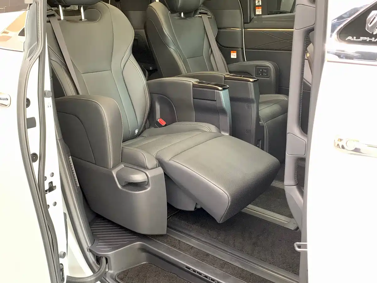 Фото 13 - Toyota Alphard