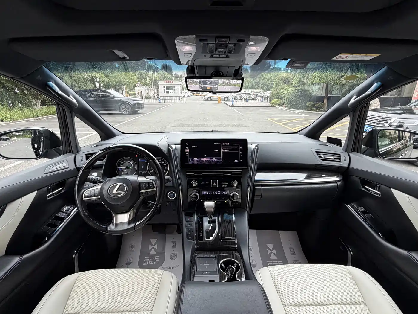 Lexus LM 2021 2020 300h 4-Seat Imperial Edition