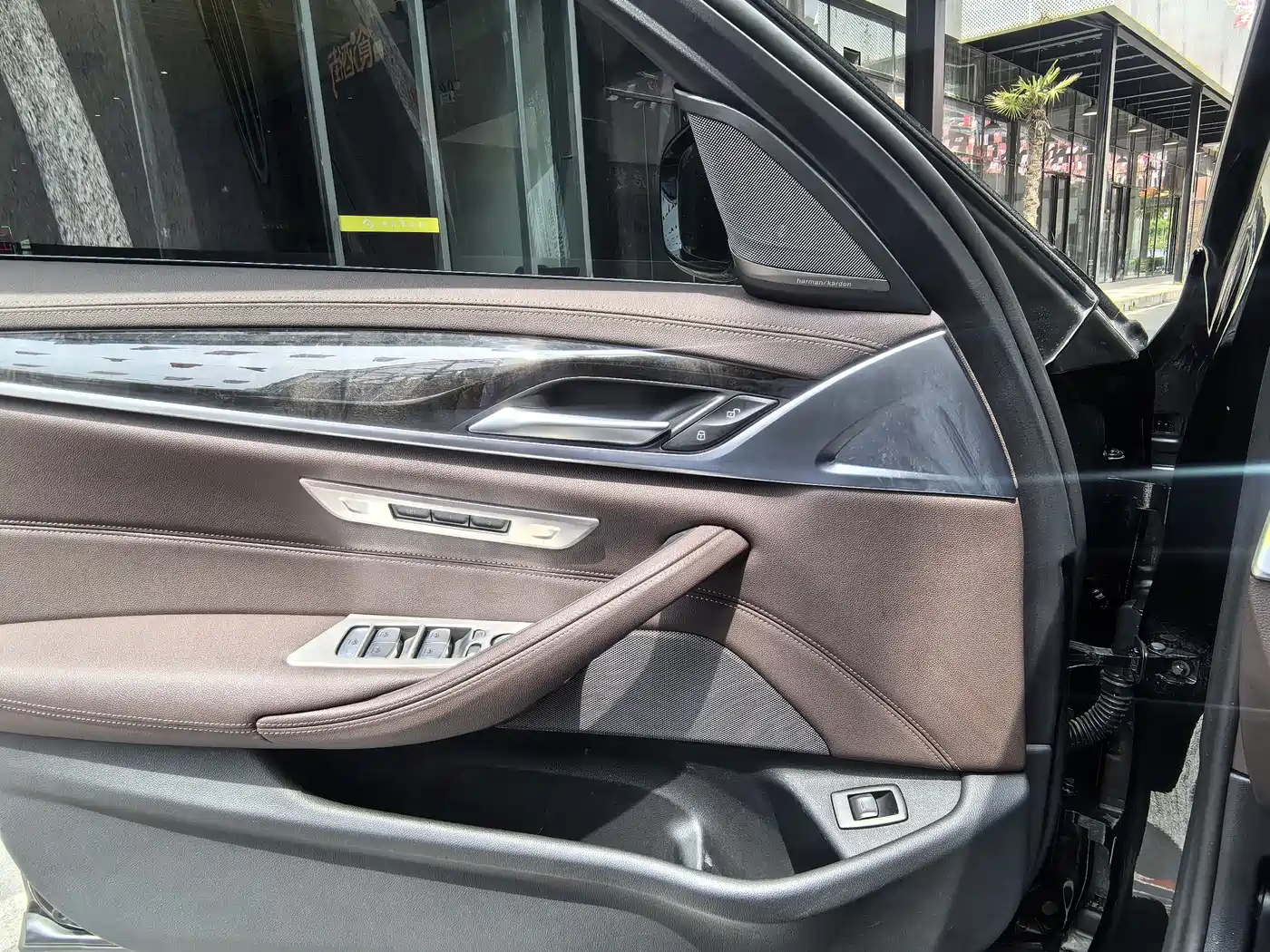 BMW 5 Series 2022 525Li M Sport Package фото 12